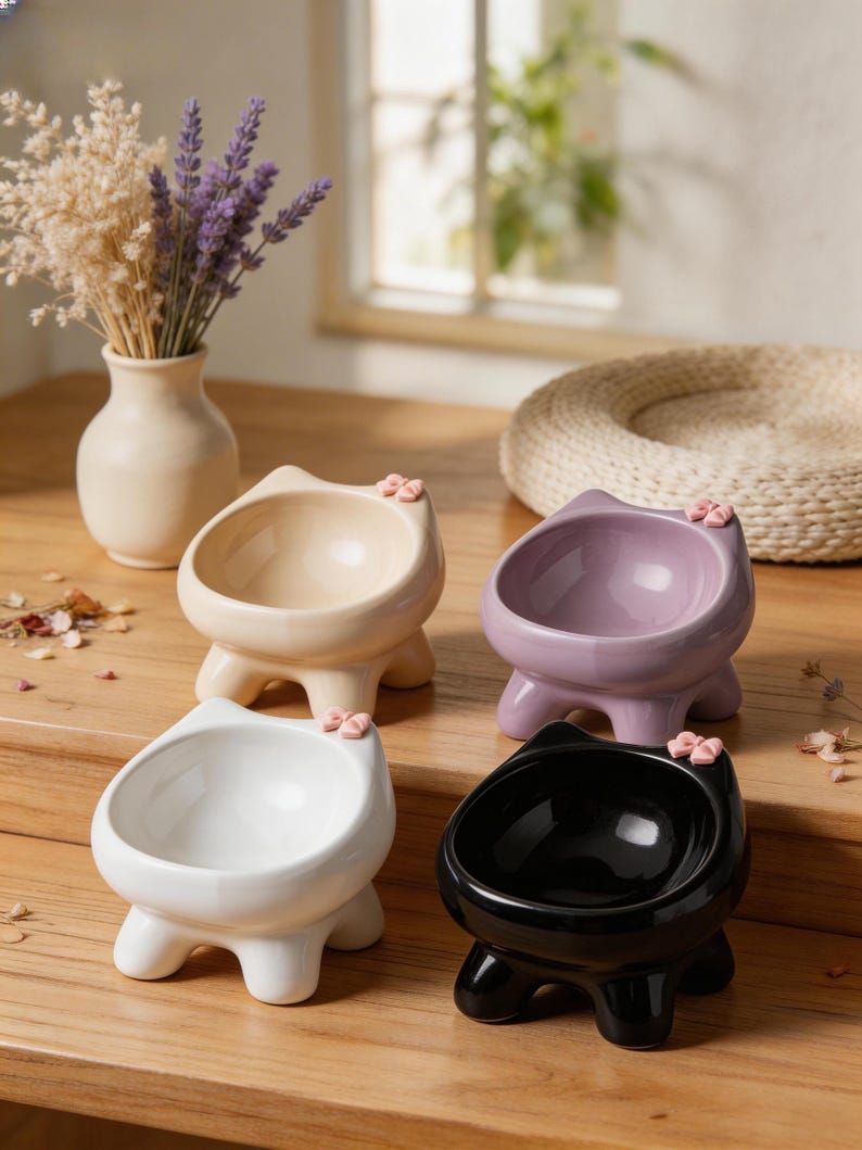 Mimi Paw Bowl with cat ears and raised legs
